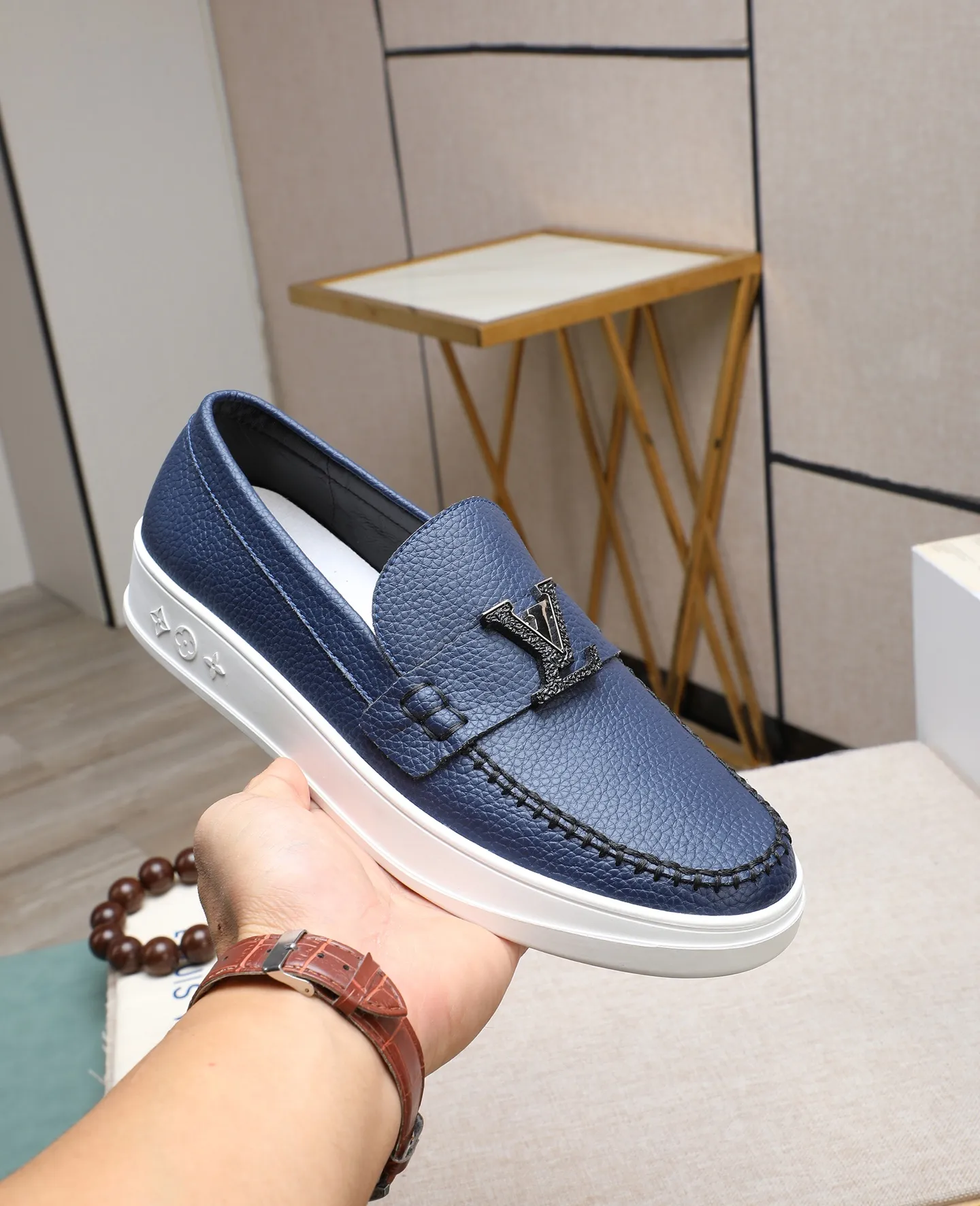 Men's shoes 💰440 📛📛【LOUIS VUITTON】Louis Vuitton official website synchronized new products 👟Milan fashion catwalk style 🇰🇾🇰🇾LV family logo, celebrity style, a must-have for fashionistas ⚠️First-layer calfskin ➕Genuine leather lining ➕Official website original version special outsole 👞Number 38-44